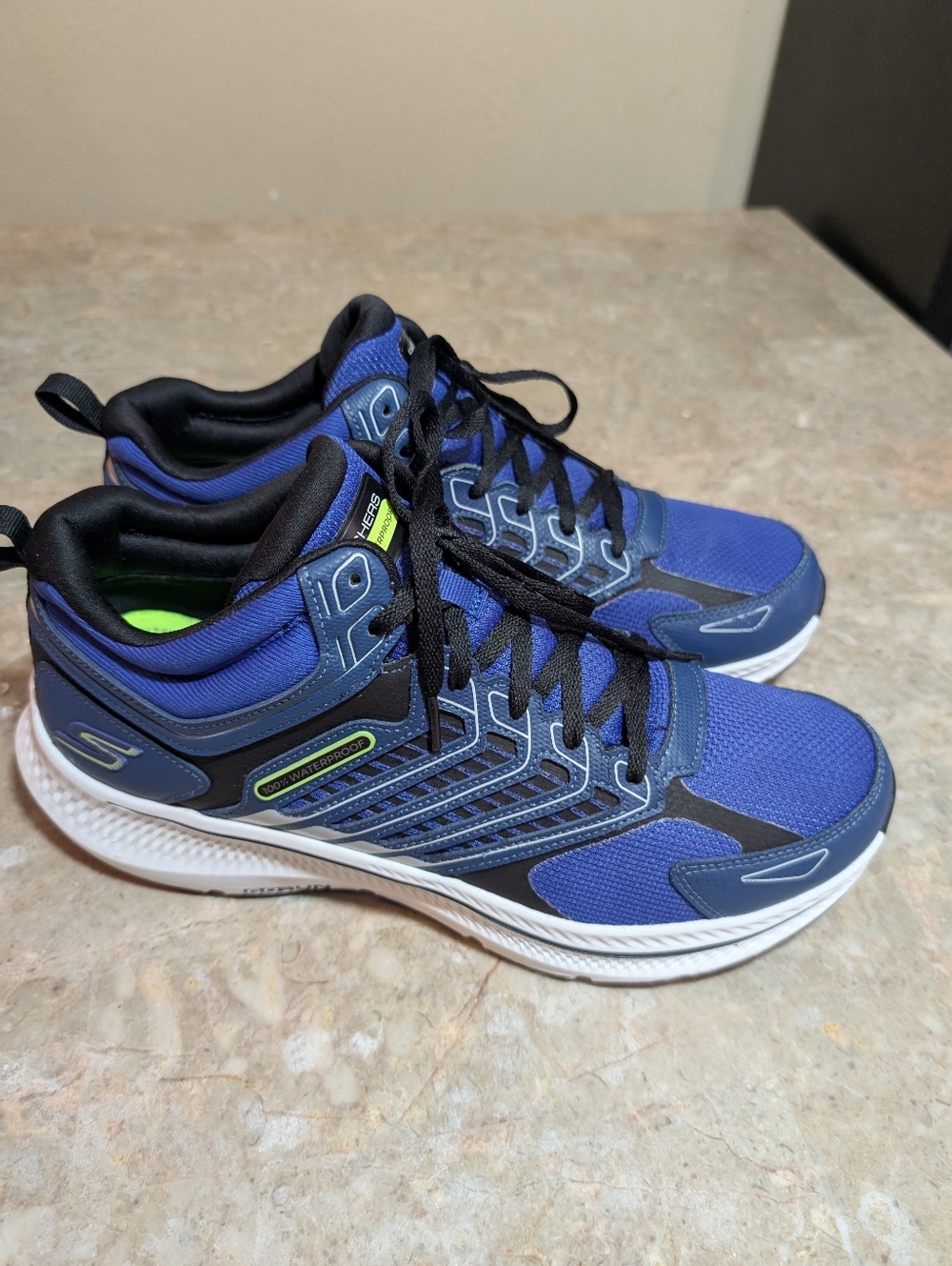 Sketchers Go Run Consistent 2.0 100% Waterproof Blue Trail Shoes Men's Size 12